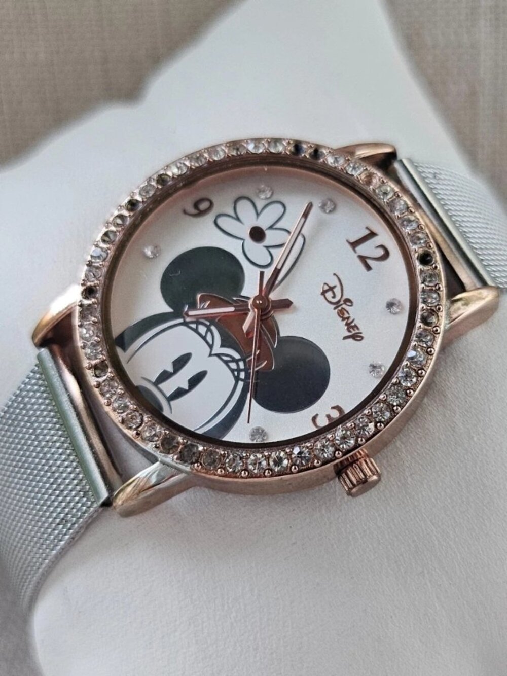Minnie Mouse Disney Ladies Wristwatch Silver Tone Metal Mesh Strap Analog Watch